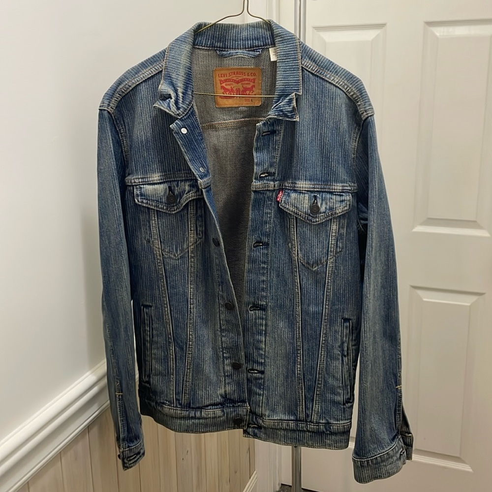 Levis Jean Jacket- Men’s Large (corduroy-like-texture)